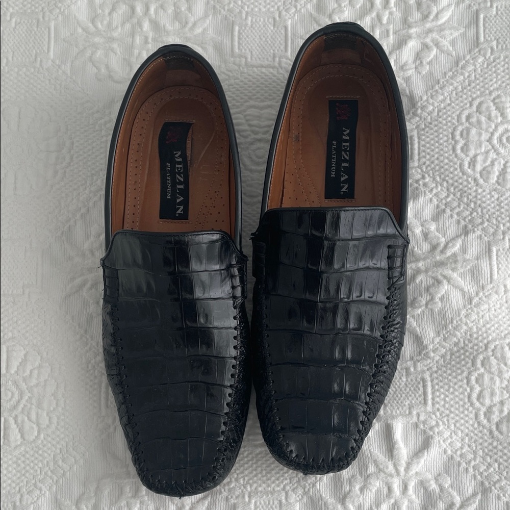Mezlan Men’s Black Crocodile Embossed Loafers